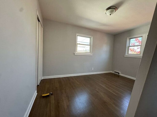 Building Photo - 109 Terhune Ave