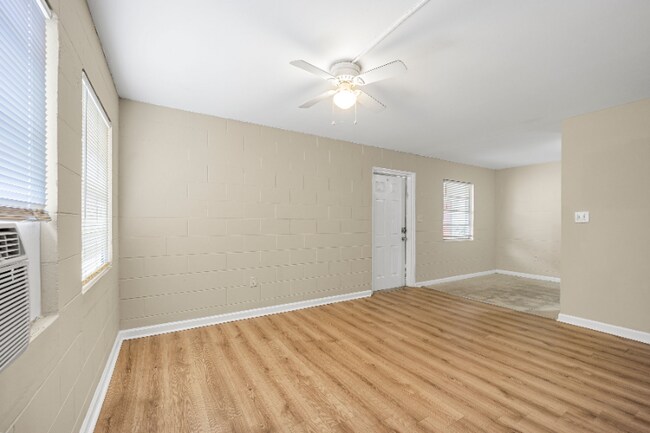 Foto del edificio - 3519 E 1st Ct