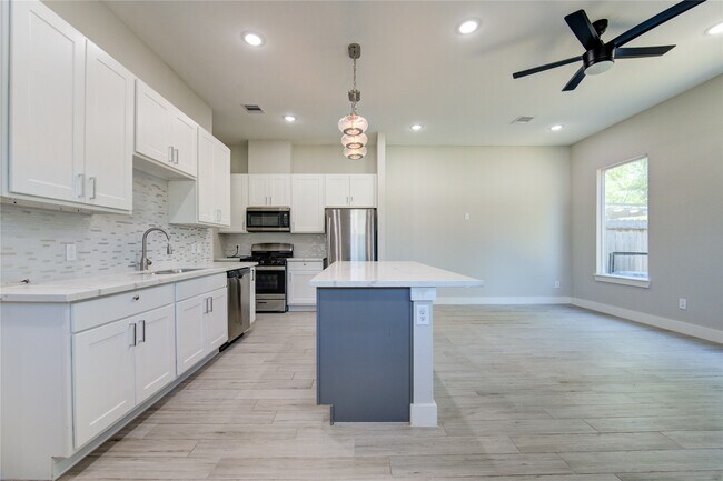 Foto del edificio - 4536 Sunflower St