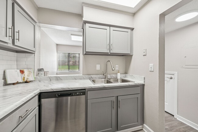 Building Photo - Pinewood Station Apartments and Townhomes