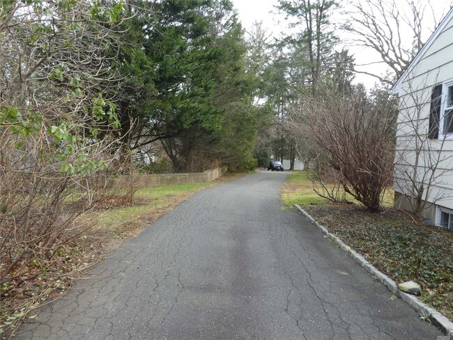 Building Photo - 388 Oyster Bay Road