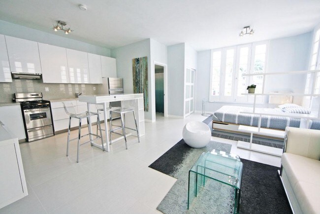 Building Photo - 9540 Collins Ave