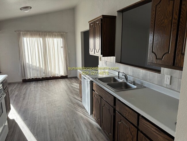 Foto del edificio - 3 bed, 2 bath