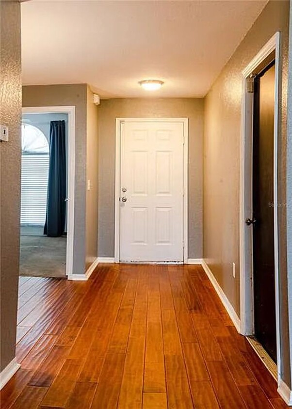 Foto principal - Highland Chase Three Bedroom, Updated Kitc...