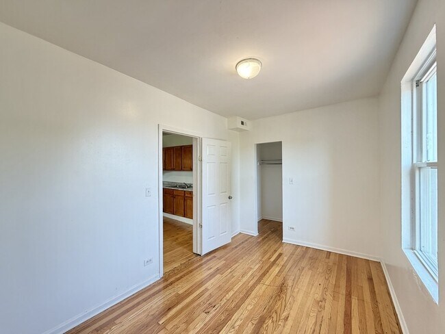 Building Photo - 4251 W Haddon Ave