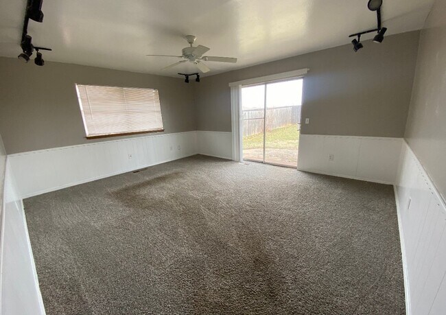 Building Photo - Beautiful Home- The Only thing Missing Is You!