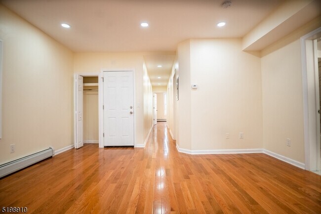 Building Photo - 30 Elm St