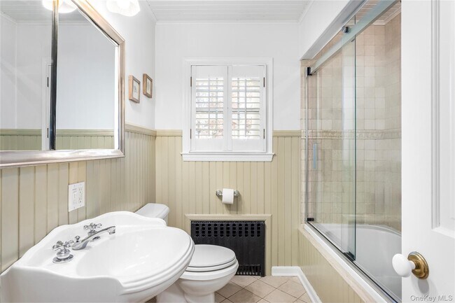 Foto del edificio - 56 Seaman Rd