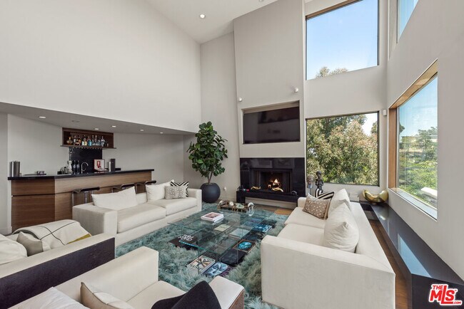 Foto del edificio - 2826 Las Alturas St