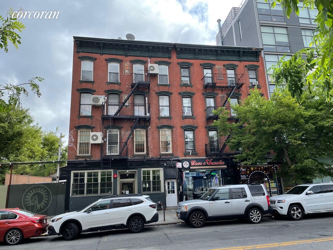 Primary Photo - 302 Metropolitan Ave