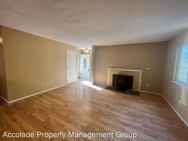 Building Photo - 3 br, 1 bath House - 1303 Brooklane