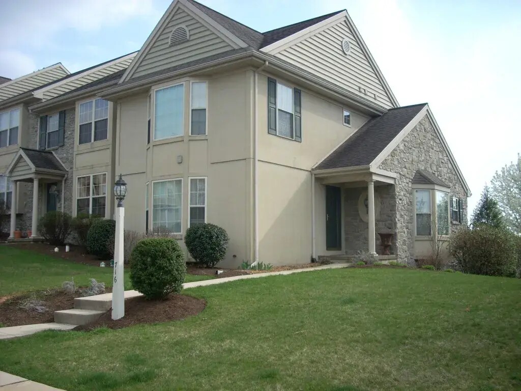 Primary Photo - 716 Royal View Dr