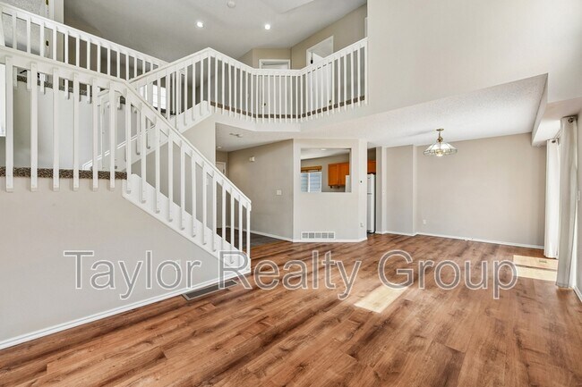 Foto del edificio - 8728 Starwood Ln