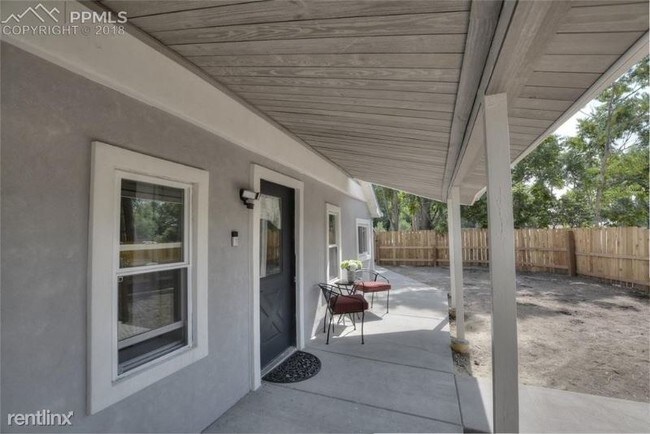 Building Photo - 2 br, 1 bath House - 360 E Las Vegas St