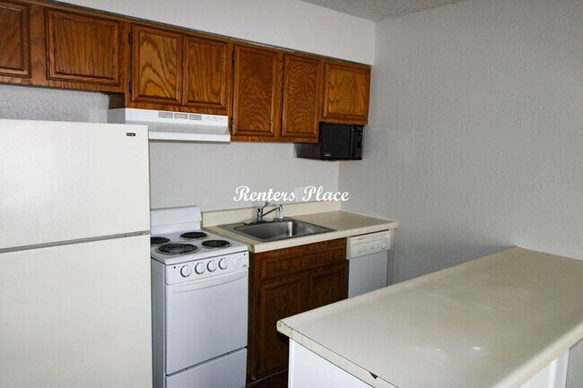 Building Photo - 811 E Pecan St S