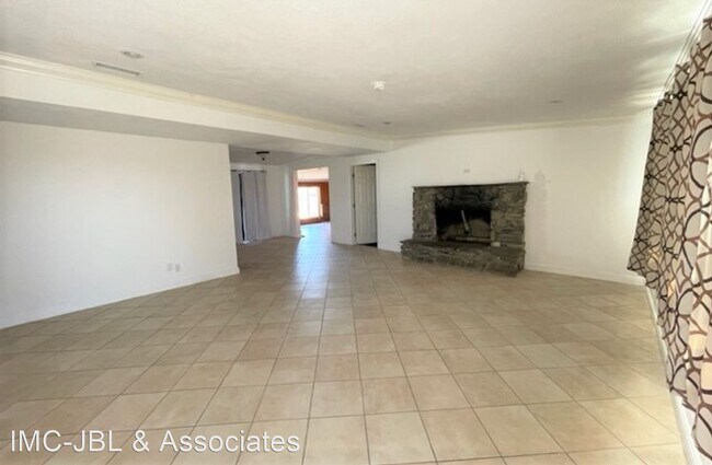 Building Photo - 4 br, 1.5 bath House - 8461 Eucalyptus Ave.