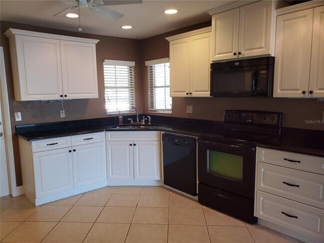 Foto del edificio - 3331 Seaview St