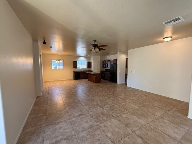 Building Photo - 3 bedroom close to downtown queen creek