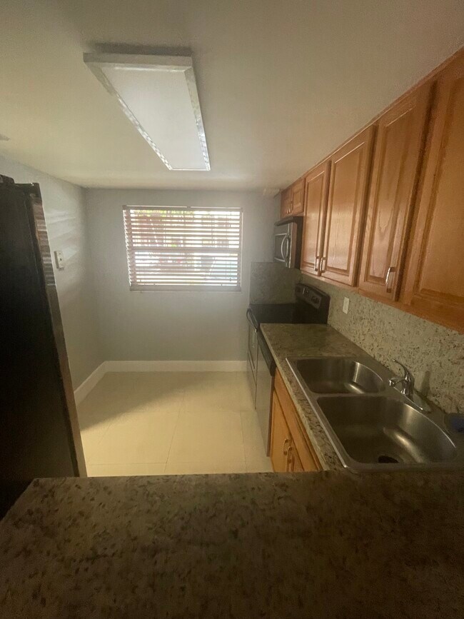 Foto del edificio - 290 W Park Dr