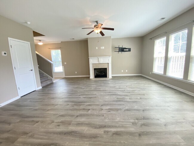 Foto del edificio - Four-Bedroom Home for Rent in Palmetto Poi...