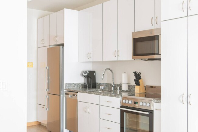 Foto del edificio - 1640 N Water St