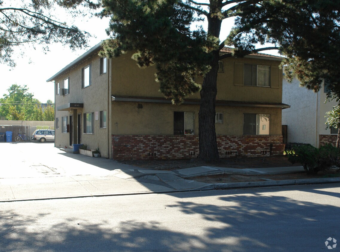 Building Photo - 1650 Queen Charlotte Dr