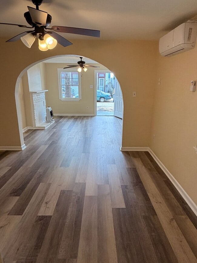 Building Photo - Newly Renovated 1BD/1BA with Washer/Dryer and shared backyard
