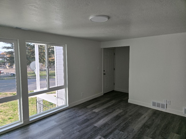 Building Photo - 954 9th St