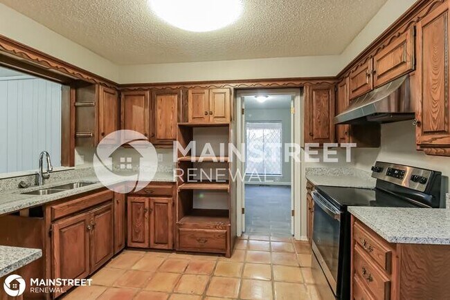 Building Photo - 200 N DARWIN RD, EDMOND, OK 73034
