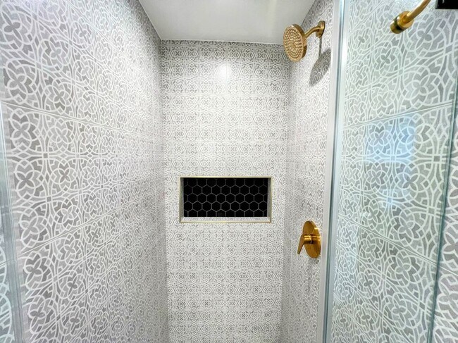 Foto del edificio - 5311 Lockhurst Dr