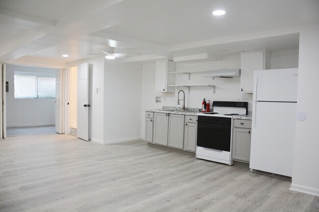 Building Photo - 2350 Baldwin Ave