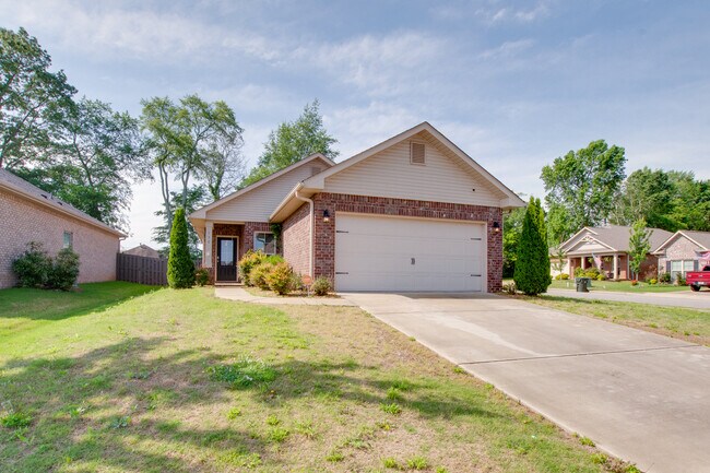 Foto del edificio - 150 Shrewsberry Dr