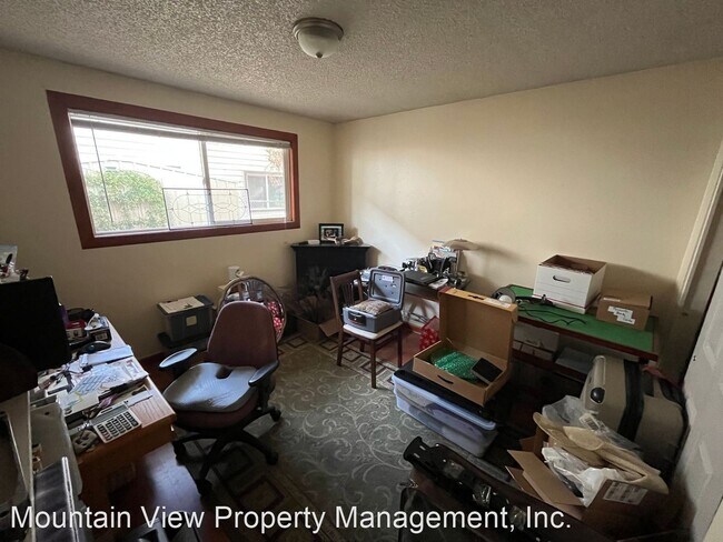 Building Photo - 2 br, 1 bath House - 1637 SE Skylark Dr.