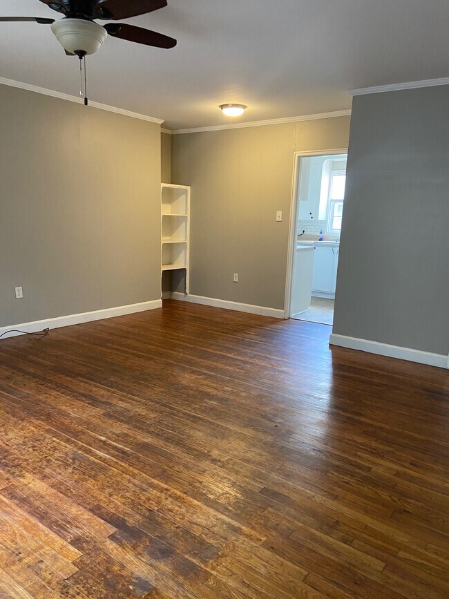 Foto del edificio - 127 Crestview Dr