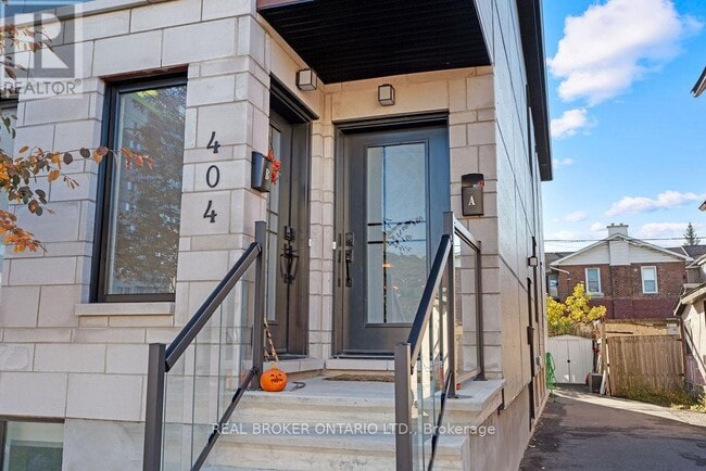Photo du bâtiment - 404 Arlington Ave