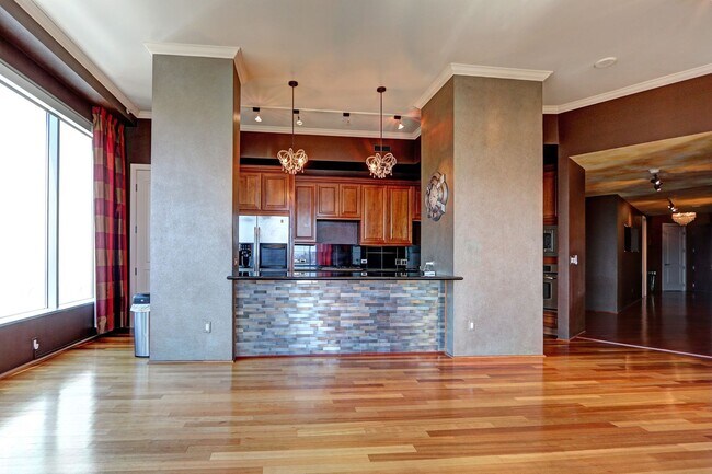 Building Photo - 360 E Desert Inn Rd