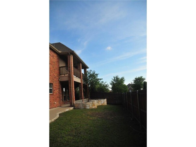Building Photo - 9422 Park Garden Dr