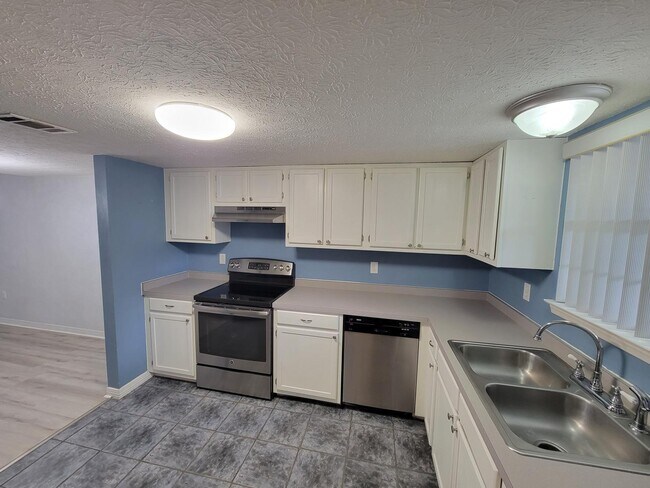 Foto del edificio - 2415 Suwanee Ln