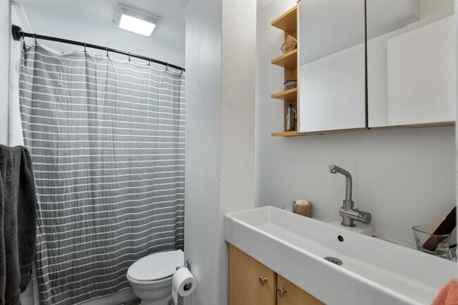 Foto del edificio - 671 Canton St