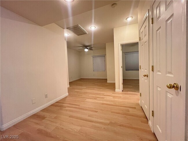 Foto del edificio - 10524 Isola Bella St