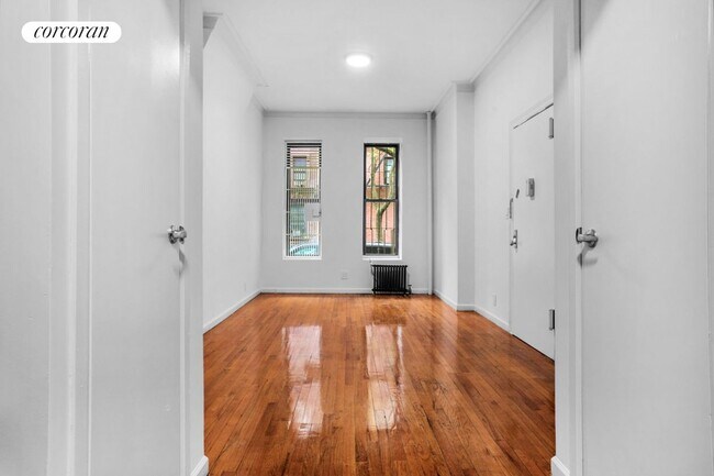 Building Photo - 350 E 89th St