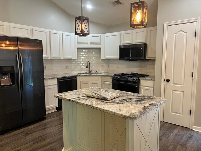 Building Photo - 324 White Oak Way