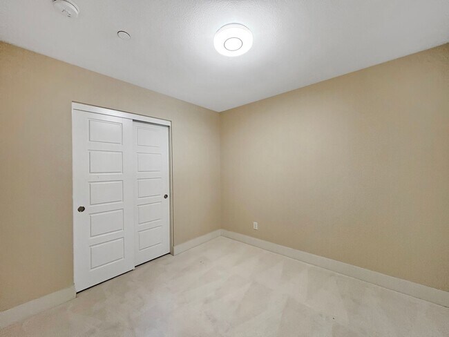 Foto del edificio - Stunning 3B/3.5BA Townhouse in Mission Val...