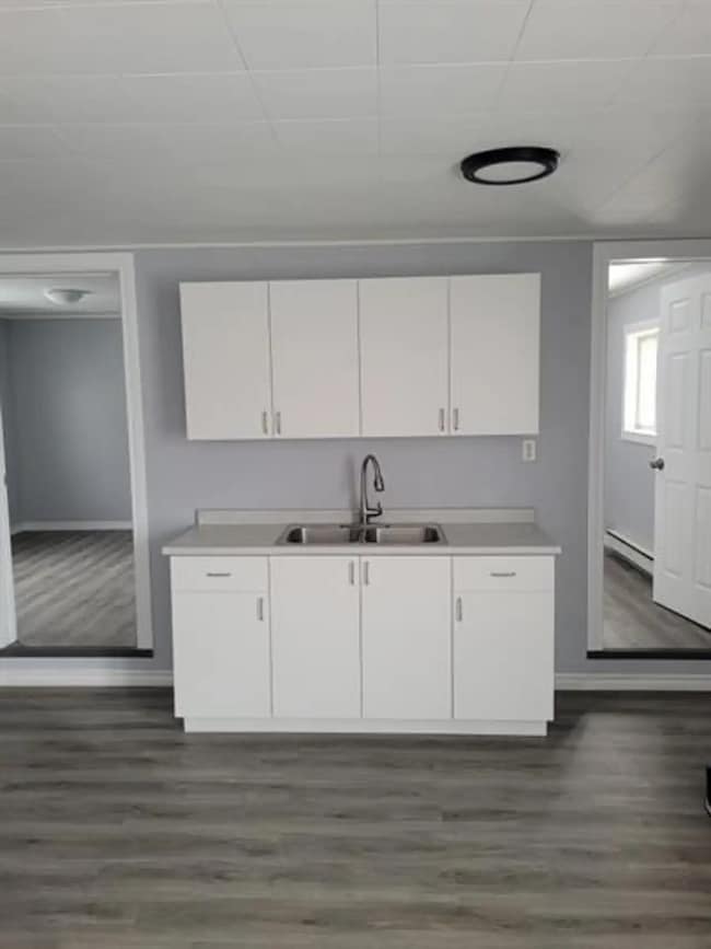 Building Photo - 92 Croatia Ave