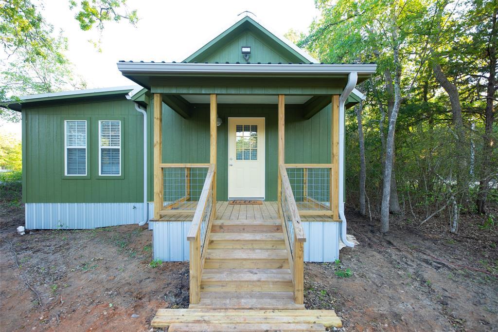 Primary Photo - 286 Sweet pea Ln