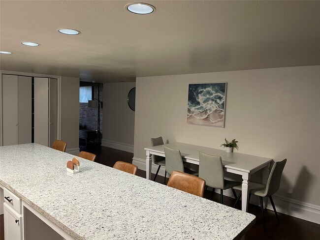 Foto del edificio - 2118 The Strand