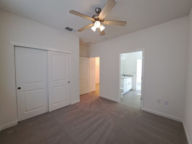 Foto del edificio - Gorgeous Smart Home is Clean & Loaded!  - ...