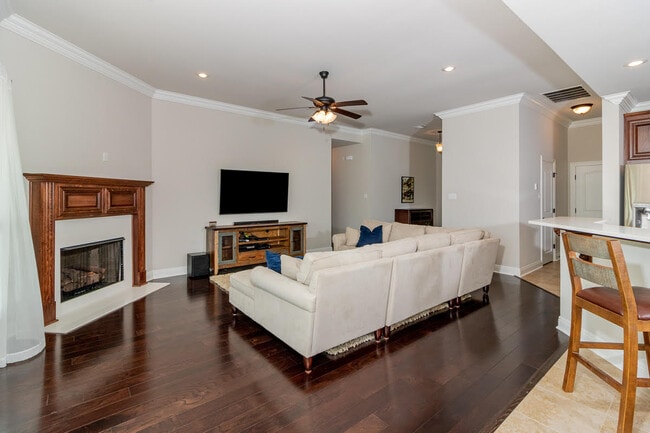 Foto del edificio - 405 Claystone Rd