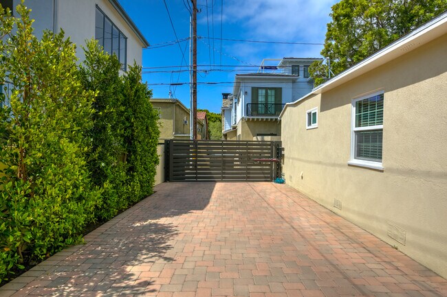 callejón privado, entrada al garaje/lugares de estacionamiento - 944 21st St