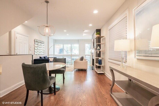 Building Photo - 3 bedroom in Chicago IL 60614